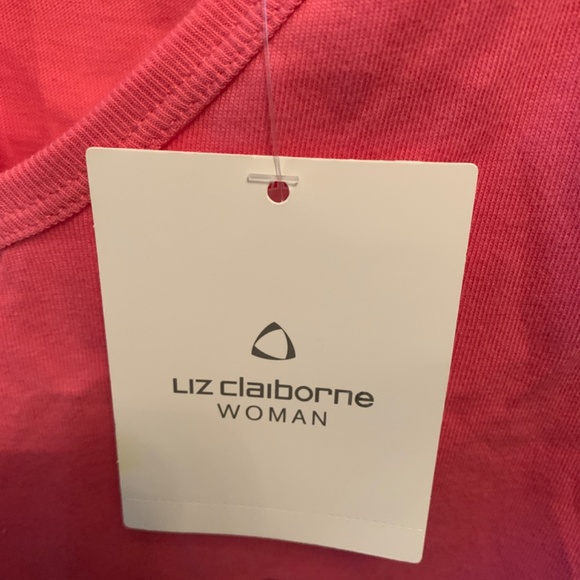 Liz Claiborne Wonan petites  v neck tank .‎ New with tags. Retail 19.00 - Picture 3 of 4